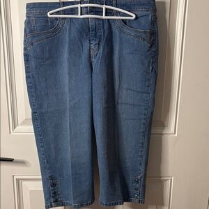 EUC Gloria Vanderbilt Denim Capris
